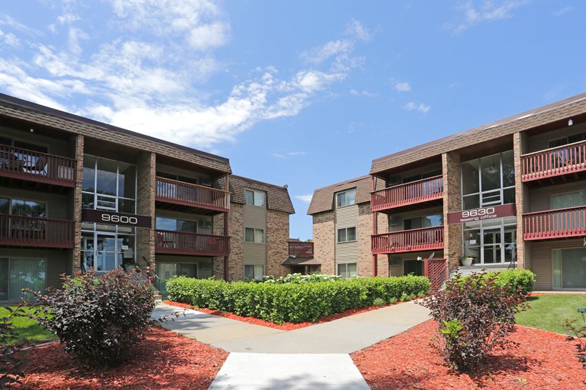 Plymouth Pointe Apartments, 9630 37th Place North, Plymouth, MN RentCafe